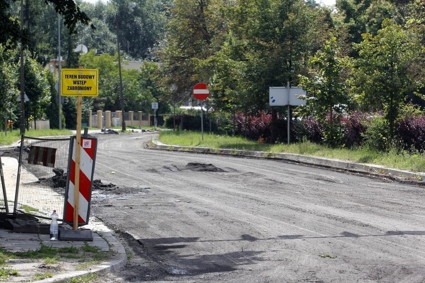 Wrocław: Remont Kochanowskiego. Zerwali już starą nawierzchnię (ZDJĘCIA)