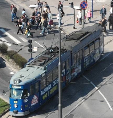 Do dziś mandatów za przejazd na gapę nie zapłaciło 33 tys. osób. - Z naszych wyliczeń wynika, że to około 2,5 mln zł, które moglibyśmy wydać z korzyścią dla uczciwych pasażerów - mówi rzecznik MZK Marcin Pejski.