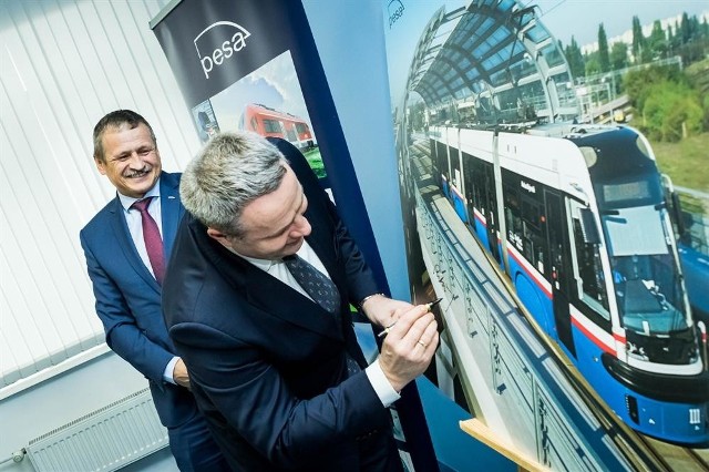 W czwartek 23 marca podpisana została umowa pomiędzy miastem Bydgoszcz i firmą PESA na dostawę 18 nowoczesnych tramwajów dla Bydgoszczy. Kiedy wyjadą na tory?