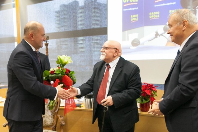 Uroczystość wręczenia Pawłowi Kozerskiemu tytułu Honorowego Obywatela Województwa Opolskiego. Na zdjęciu (od lewej): marszałek Andrzej Buła, Paweł Kozerski i przewodniczący sejmiku Norbert Krajczy.