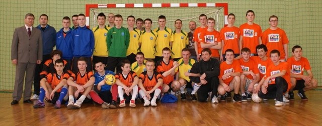 Uczestnicy pierwszej edycji Spartakiada Młodzieży Szkół Ponadgimnazjalnych w Sędziszowie