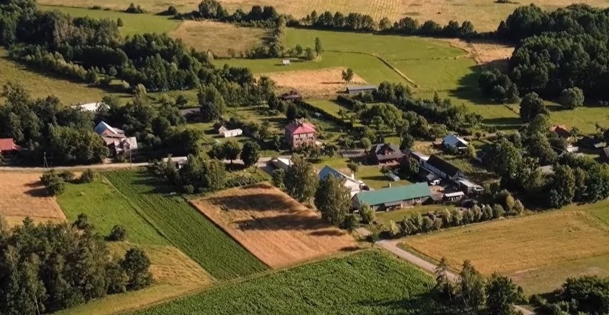 Wieś Krugły Lasek jest niewielka, ale wygląda bardzo...
