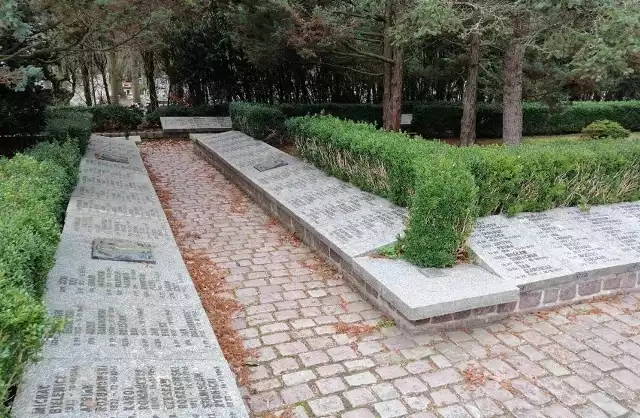 O zdarzeniu na cmentarzu wojennym w Kołobrzegu została powiadomiona policja, która prowadzi postępowanie w celu ustalenia sprawcy bądź sprawców