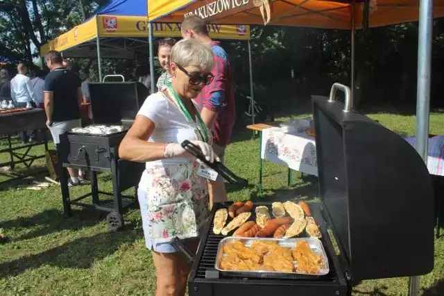 „Wpadnij na grilla” - takie było hasło gminnej imprezy, zorganizowanej przy promenadzie na Zarabiu w Strefie Rekreacji w Gdowie. Zapowiedziano już, że smakowite wydarzenie zostanie powtórzone