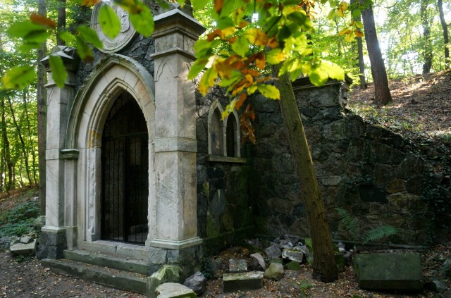Tak dziś wygląda grobowiec rodu von Wartenberg, który ukryty jest w leśie pod Glisnem (powiat Sulęciński). ZOBACZ WIĘCEJ ZDJĘĆ >>>