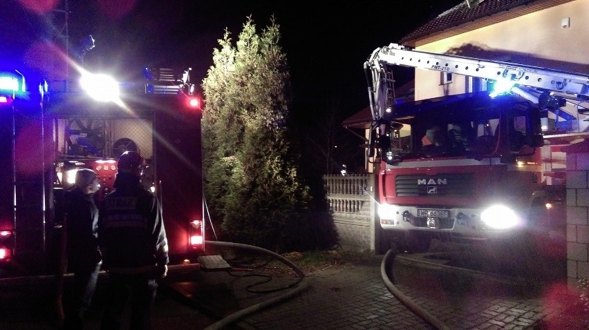 Pożar w Skaryszewie. Spłonęło poddasze domu wielorodzinnego 
