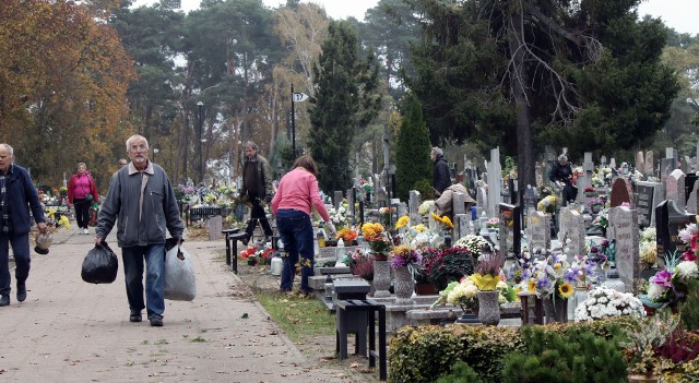 Grudziądzanie przygotowują się do uroczystych obchodów Wszystkich Świętych.