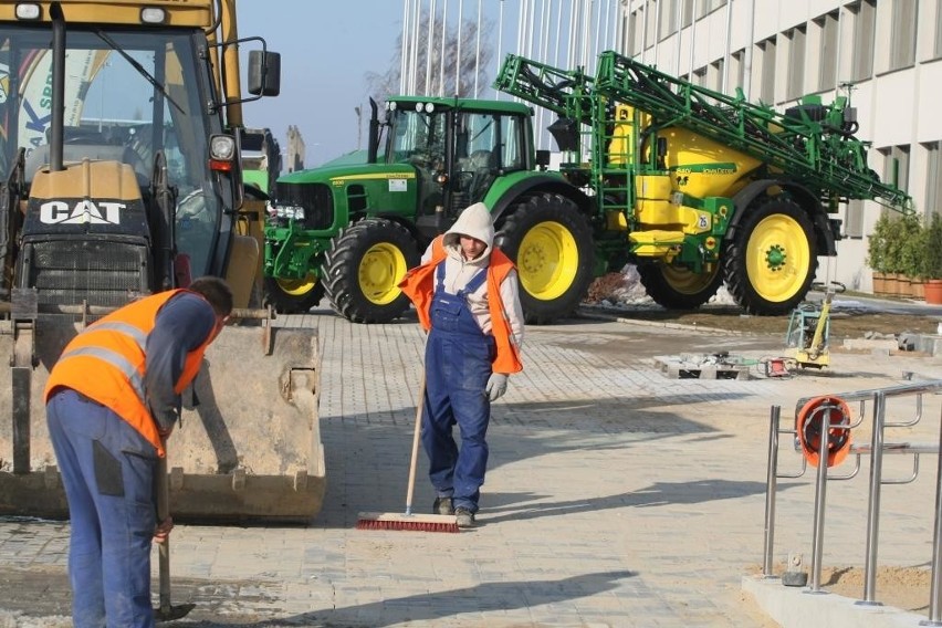 Zobacz, jak pucują eksponaty na targi AGROTECH