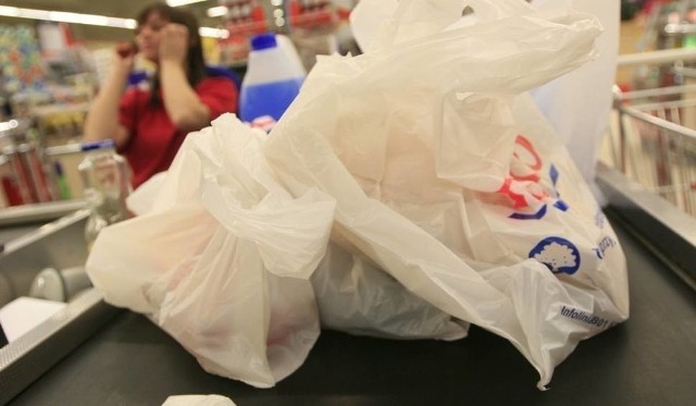 Opłata recyklingowa 2018. Darmowe "foliówki" znikają ze sklepów. Ile  kosztuje reklamówka (zrywka)? [cena torebki foliowej w sklepie] | Dziennik  Bałtycki