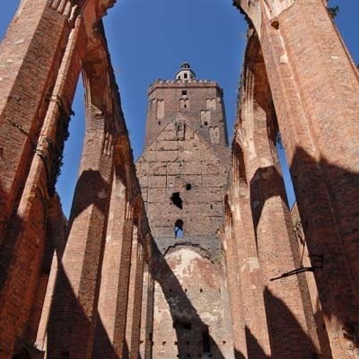 Wyniki badań krakowskich specjalistów są ciekawe. Pod ziemią znajdują się m.in. fragmenty wież i bazyliki romańskiej.