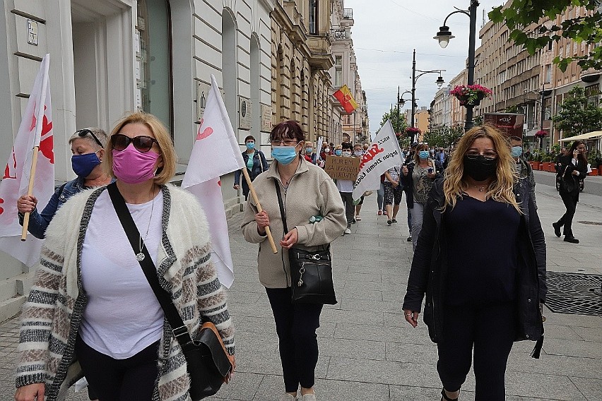 Manifestacja pod Urzędem Miasta Łodzi. ZDJĘCIA