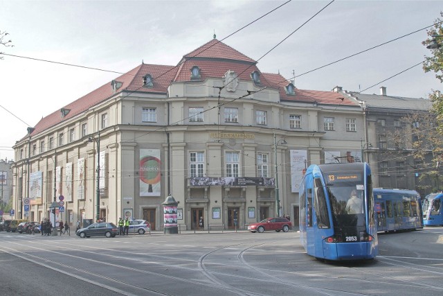 Do końca czerwca mają zostać wprowadzone zmiany w organizacji ruchu w rejonie skrzyżowania ulic Straszewskiego, Zwierzynieckiej i Franciszkańskiej. Istniejące przejścia dla pieszych wyposażone zostaną w tzw. wyspy azylu, które mają ułatwić przejście przez ulice.