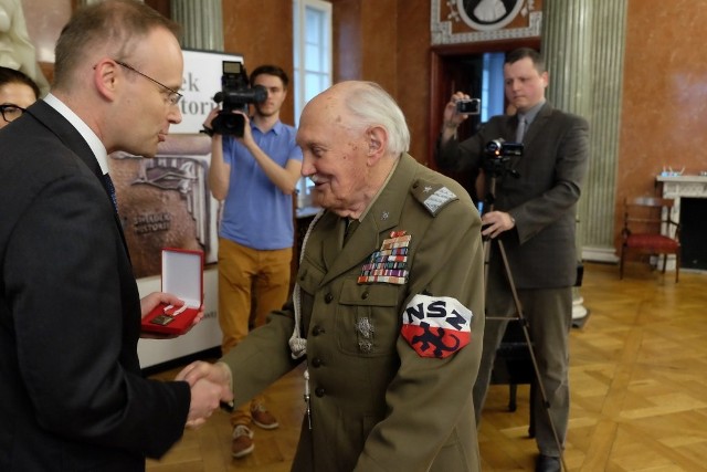 Poznań: Świadkowie historii odznaczeni