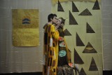 Galeria żywych obrazów Klimta przedstawiona przez licealistów 