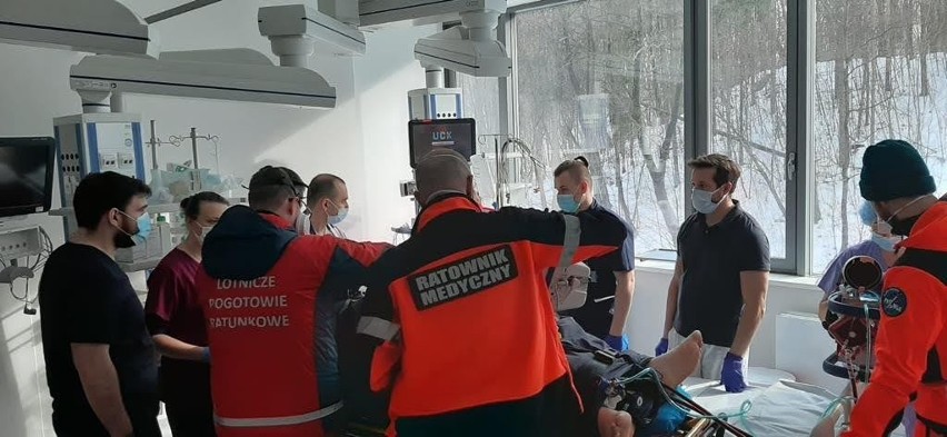 Gdańsk. Lekarze z Uniwersyteckiego Centrum Klinicznego przeszczepili płuca 42-latka, które zniszczył COVID-19