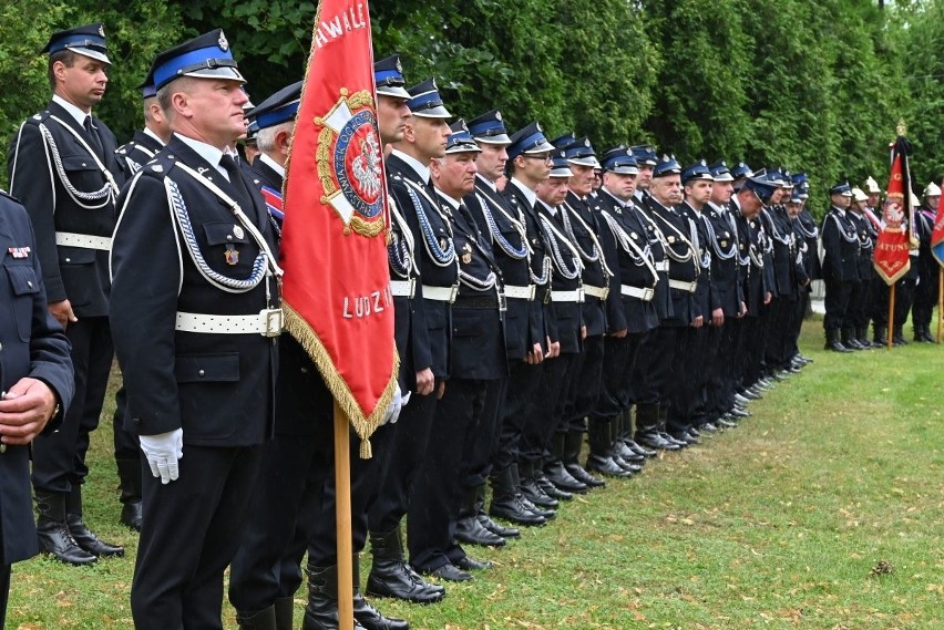 Tłumy ludzi żegnały zastrzelonego sołtysa Zbrzy, zasłużonego strażaka [ZDJĘCIA, WIDEO]  