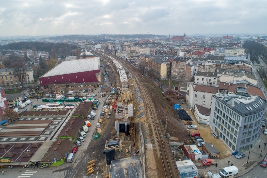 Megainwestycja w centrum Krakowa rośnie jak na drożdżach [ZDJĘCIA]