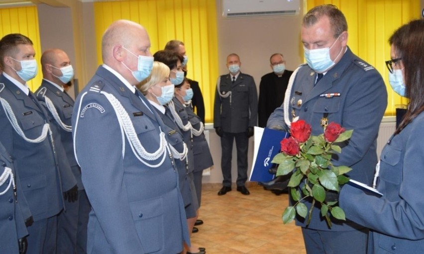 32 funkcjonariuszy ZK nr 2 w Grudziądzu otrzymało awanse na...