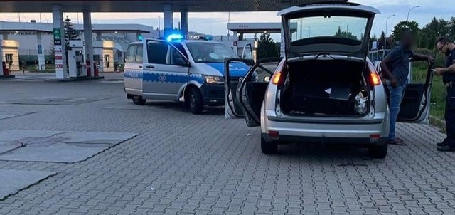 Policjant po służbie, razem z inną kierowcą, zatrzymał pijanego 36-letniego mieszkańca Pruszcza Gdańskiego, który siedział za kierownicą forda.