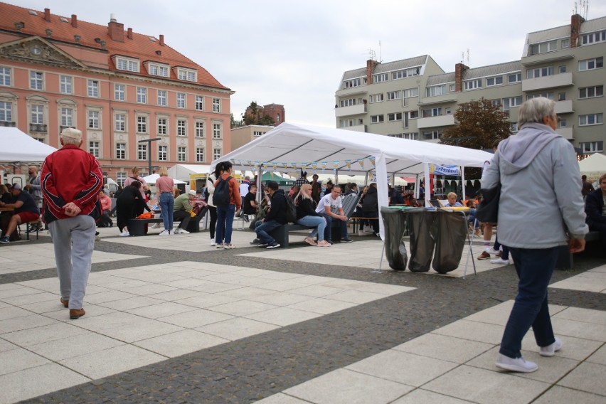 Na placu Nowy Targ  odbywa się Wrocławski Octoberfest