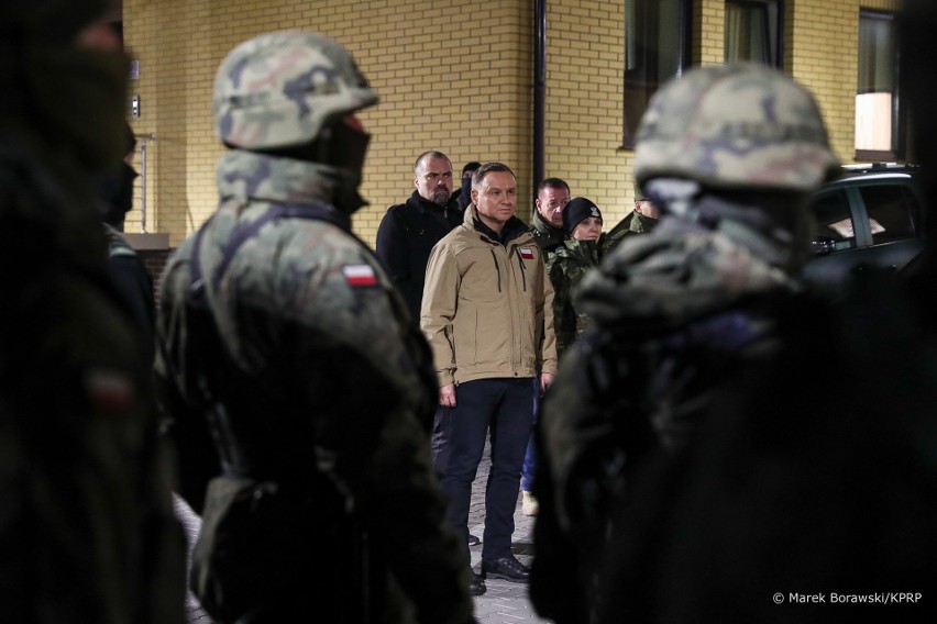 Prezydent spotkał się z funkcjonariuszami i żołnierzami chroniącymi granicę z Białorusią