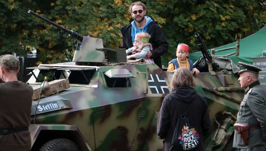 Zlot pojazdów militarnych i grup rekonstrukcyjnych w Forcie...