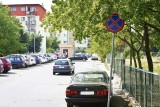 Na ulicy Bohaterów Westerplatte starły się trzy frakcje: pieszych, „bezdomnych” kierowców i garażowców
