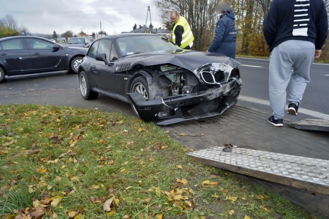 Dzisiaj, po godz. 11., kierująca samochodem osobowym marki BMW, uderzyła w prawy bok dostawczego Mercedesa. Na miejscu zdarzenia pracowali policjanci słupskiej drogówki. W zdarzeniu nikt nie odniósł poważniejszych obrażeń. 