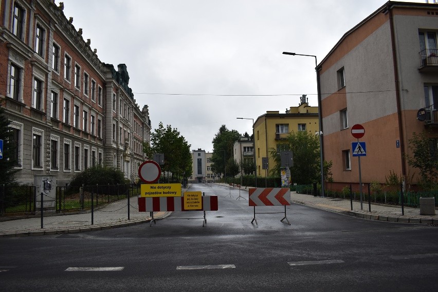 Gorlice. Choć zakończyły się remonty ul. Kromera i Niepodległości, to kierowcy będą musieli poczekać na użytkowanie. Kiedy otwarcie? FOTO