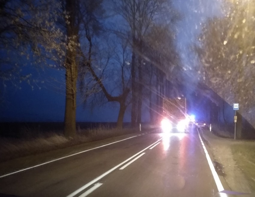 Nowoberezowo. Śmiertelny wypadek na DW 689. Kierowca toyoty potrącił kobietę idącą po jezdni 