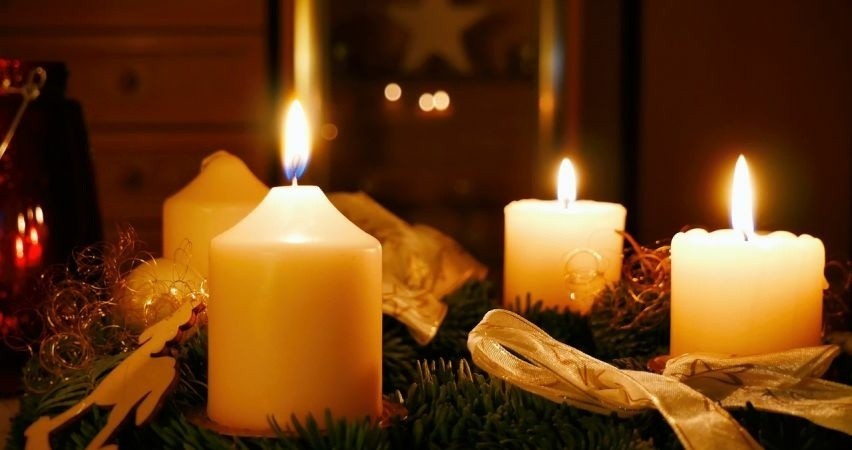 Adwentowy wieniec z czterema świecami symbolizuje cztery...