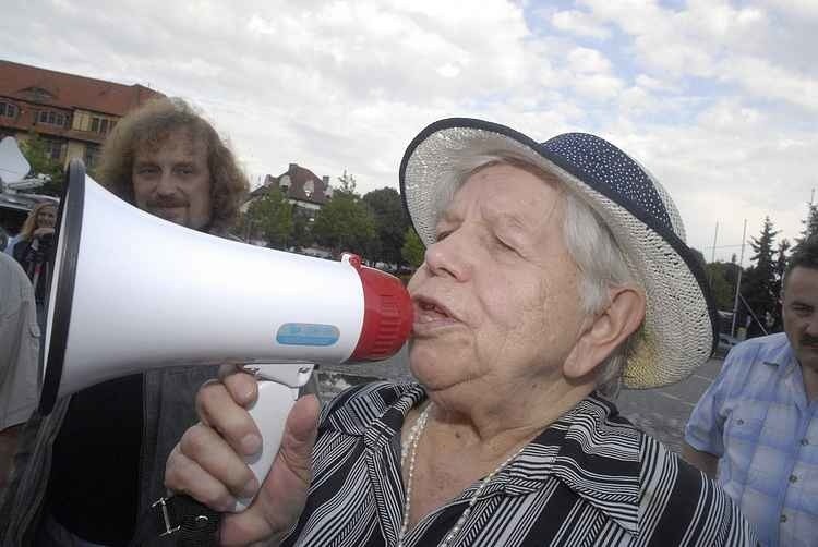 Zdjecia ze środowego protestu przed slupskim ratuszem...