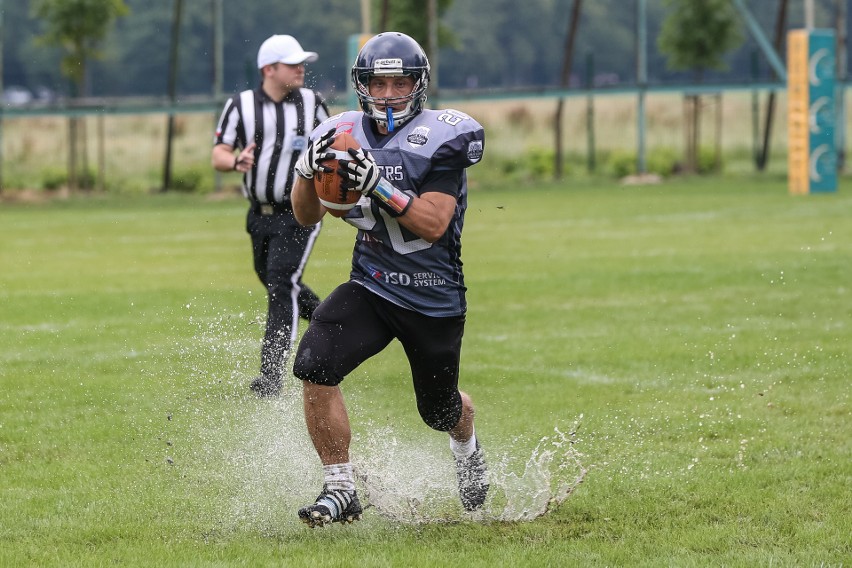 Futbol amerykański: W derbach Małopolski górą Silvers Olkusz [ZDJĘCIA]