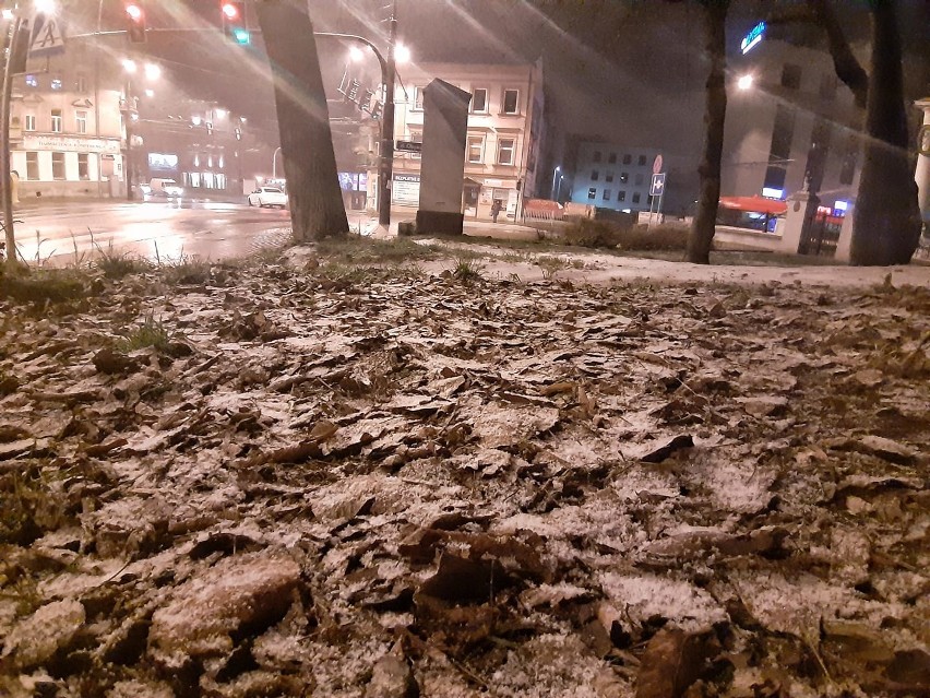 Śnieg w Lublinie. Sypnęło śniegiem, na drogach coraz trudniejsze warunki