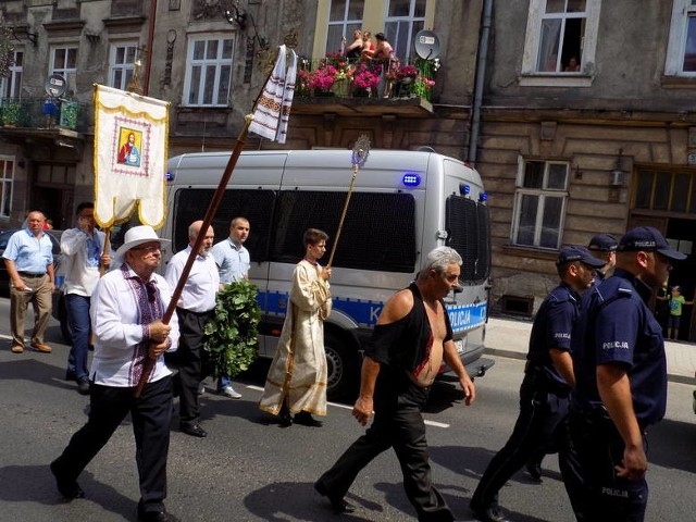 Podczas ubiegłorocznych obchodów Święta Ukraińskiej Pamięci Narodowej musiała interweniować policja. Doszło m.in. do zakłócenia procesji religijnej i znieważenia polskiego hymnu.