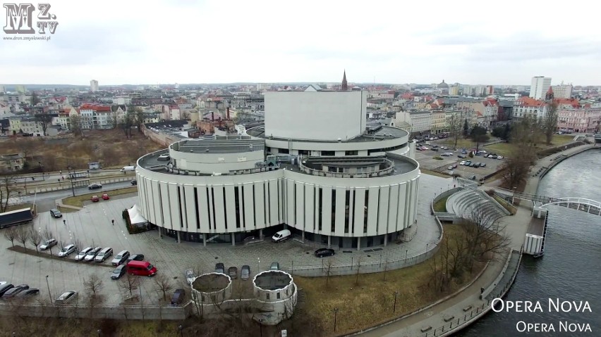 Film przedstawia Bydgoszcz z lotu ptaka. W filmie...