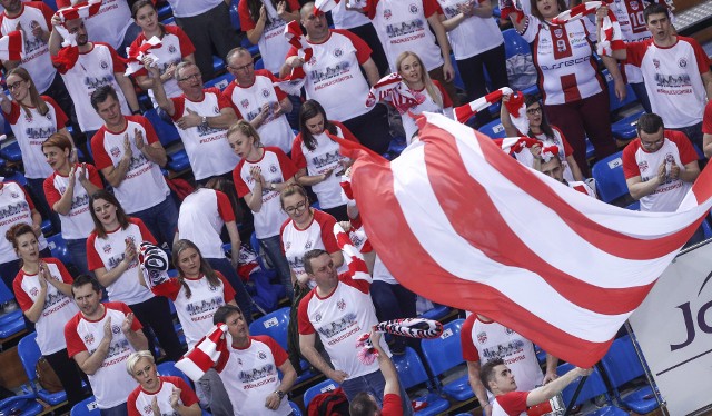 Asseco Resovia pewnie wygrała z MKS Będzin 3:0.Czytaj także: Asseco Resovia pewnie i ekspresowo pokonała MKS Będzin 3:0 i będzie mieć spokojne święta [RELACJA]