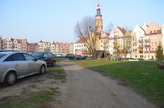 Plac od wielu lat był „parkingiem" dla mieszkańców okolicznych kamienic