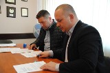 Modernizacja i doposażenie świetlicy wiejskiej w Łysakowie pod Lasem - w środę burmistrz Jędrzejowa podpisał umowę na niemal 250 000 złotych