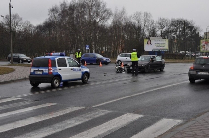 Wypadek w Śremie: Zderzenie samochodu z motocyklem