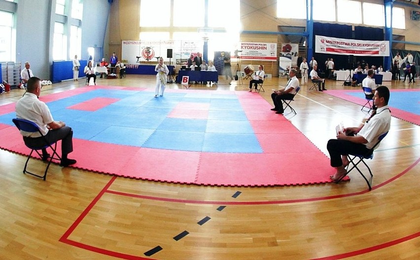 Ostrów Mazowiecka. Start zawodników Ostrowskiego Klubu Karate Kyokushinkai w mistrzostwach Polski w Makowie [ZDJĘCIA]