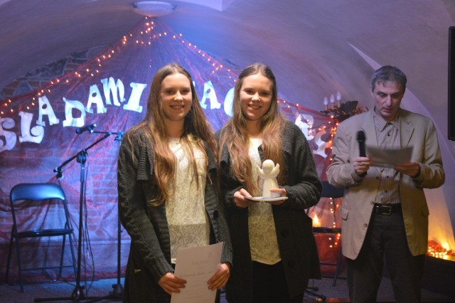 Maja i Nadia Czarneckie triumfowały w kategorii zespoły. W głębi Michał Leszczyński.