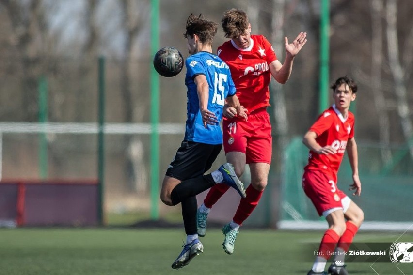 Wisła - Hutnik. Juniorzy młodsi gości lepsi od swych rówieśników w derbowym meczu CLJ U-17 w Myślenicach [ZDJĘCIA]