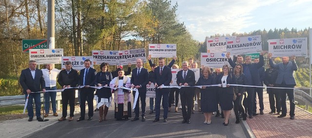 Oficjalne otwarcie inwestycji drogowych w gminie Pniewy.