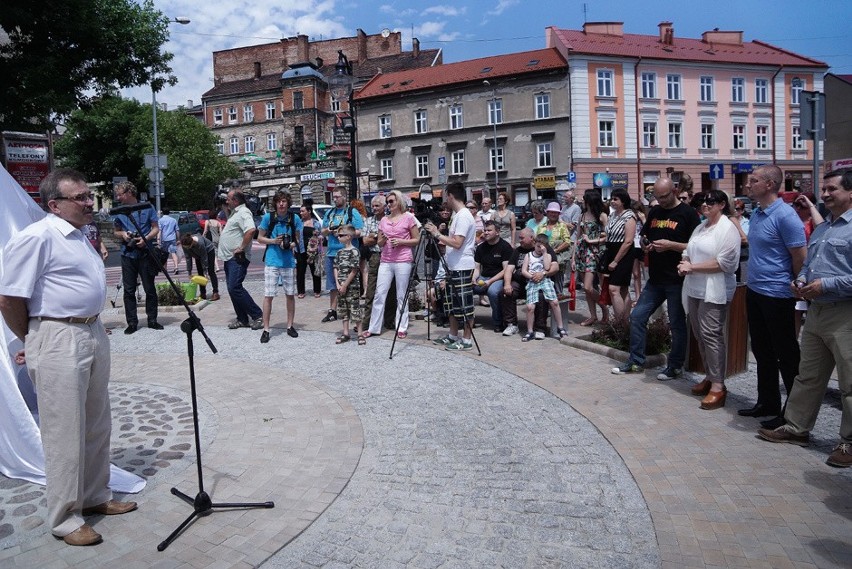 Odsłonięcie rzeźby Kataryniarza w Tarnowie.