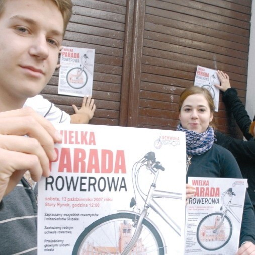 Licealiści z Liceum Ogólnokształcącego nr 1 w Słupsku popierają kampanię rowerową.