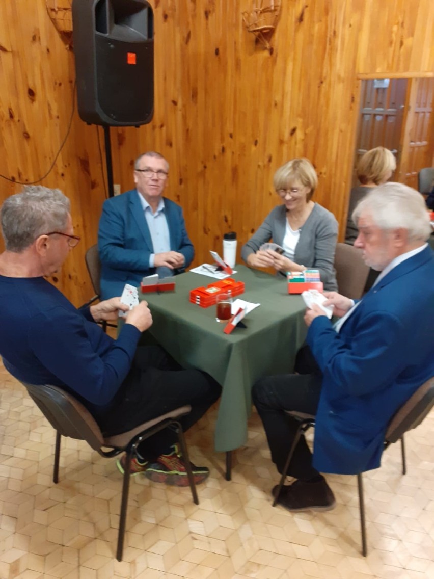 Spotkania sandomierskich brydżystów odbywają się we wtorki i...