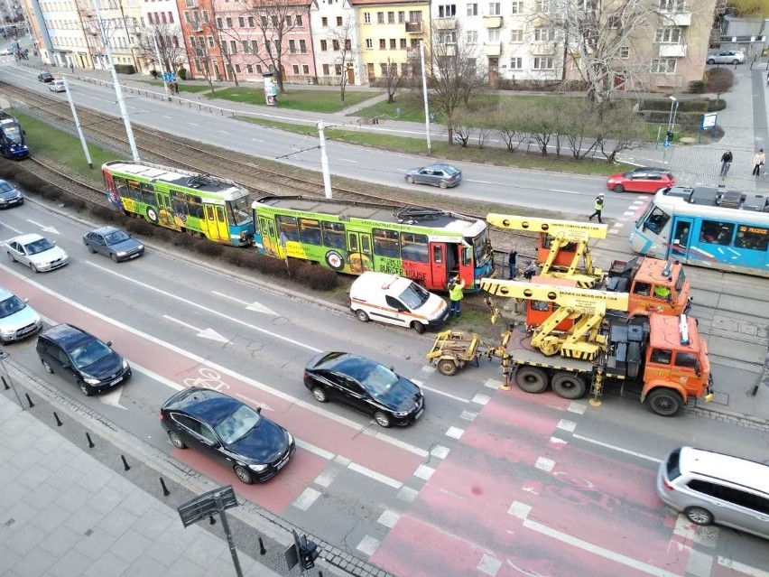 Tramwaj wykoleił się w centrum Wrocławia (ZDJĘCIA)