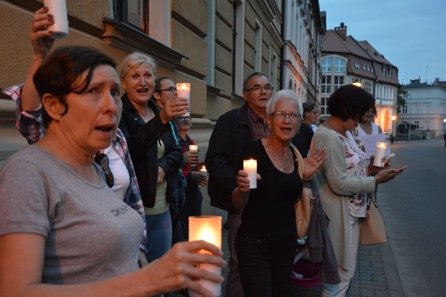 Chojniczanie są zaniepokojeni tym, co dzieje się w kraju. Demonstrują pokojowo. Więcej zdjęć na www.pomorska.pl