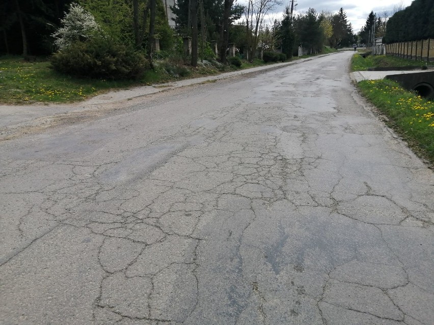 Władze powiatu sandomierskiego wyremontują odcinki dróg na terenie trzech gmin